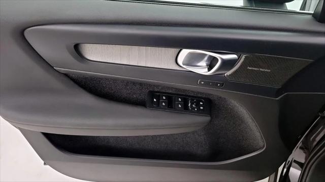 2023 Volvo XC40 B5 Ultimate Bright Theme