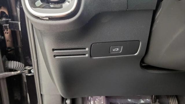 2023 Volvo XC40 B5 Ultimate Bright Theme