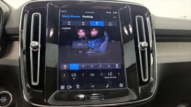 2023 Volvo XC40 B5 Ultimate Bright Theme