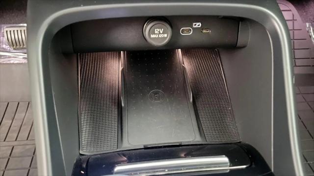 2023 Volvo XC40 B5 Ultimate Bright Theme