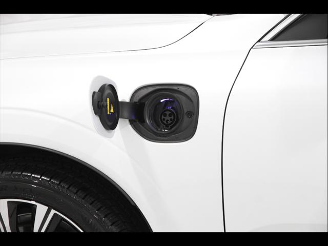 2023 Volvo XC60 Recharge T8 Ultimate Bright Theme