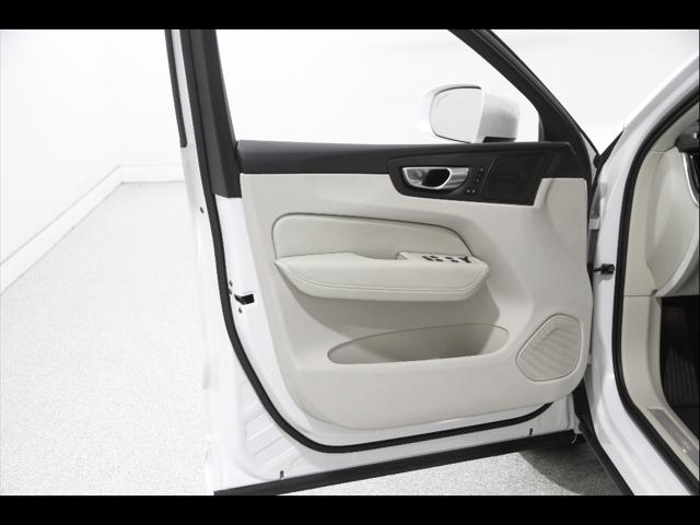 2023 Volvo XC60 Recharge T8 Ultimate Bright Theme