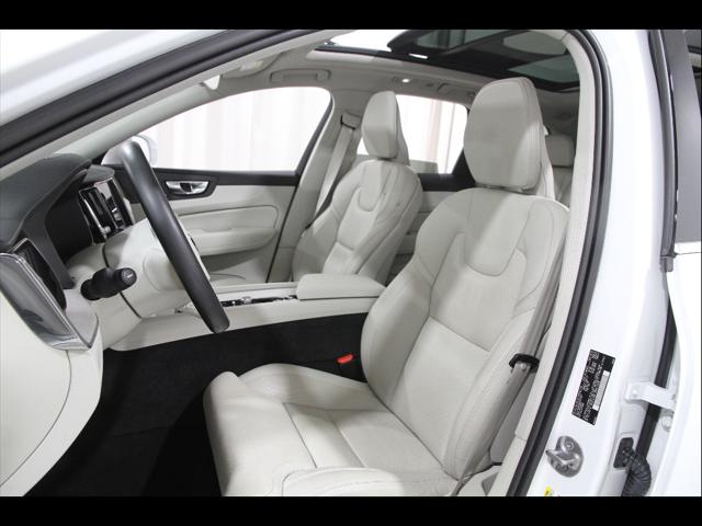2023 Volvo XC60 Recharge T8 Ultimate Bright Theme