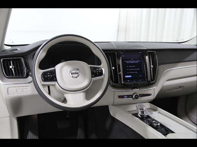 2023 Volvo XC60 Recharge T8 Ultimate Bright Theme