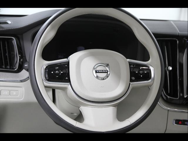 2023 Volvo XC60 Recharge T8 Ultimate Bright Theme