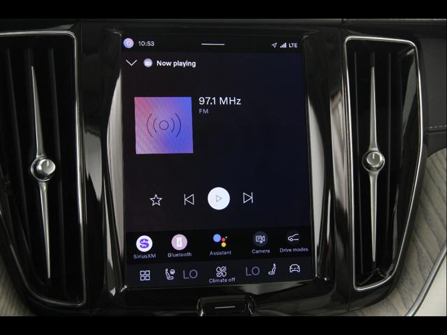 2023 Volvo XC60 Recharge T8 Ultimate Bright Theme
