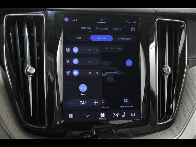 2023 Volvo XC60 Recharge T8 Ultimate Bright Theme