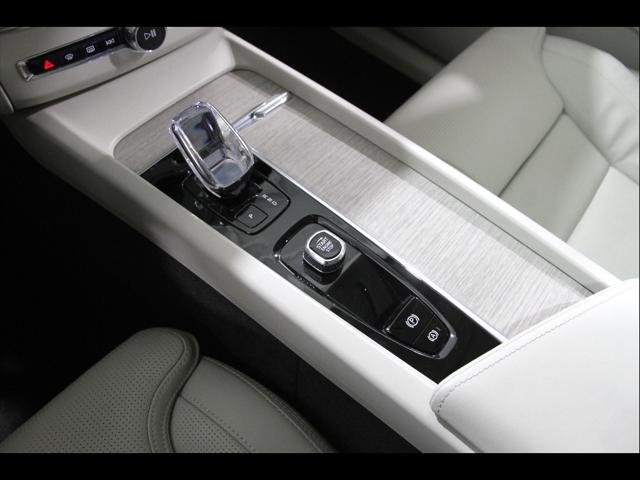 2023 Volvo XC60 Recharge T8 Ultimate Bright Theme