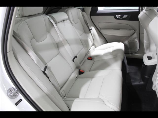 2023 Volvo XC60 Recharge T8 Ultimate Bright Theme