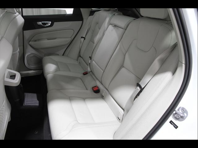 2023 Volvo XC60 Recharge T8 Ultimate Bright Theme
