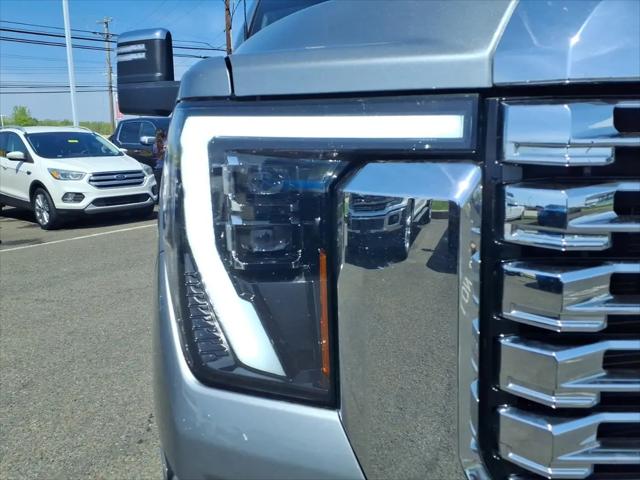 2024 GMC Sierra 2500HD 4WD Crew Cab Standard Bed Denali
