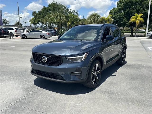 2026 Volvo XC40 Core, B5 AWD Gas mild hybrid, Dark