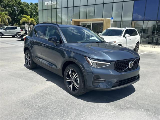 2026 Volvo XC40 Core, B5 AWD Gas mild hybrid, Dark