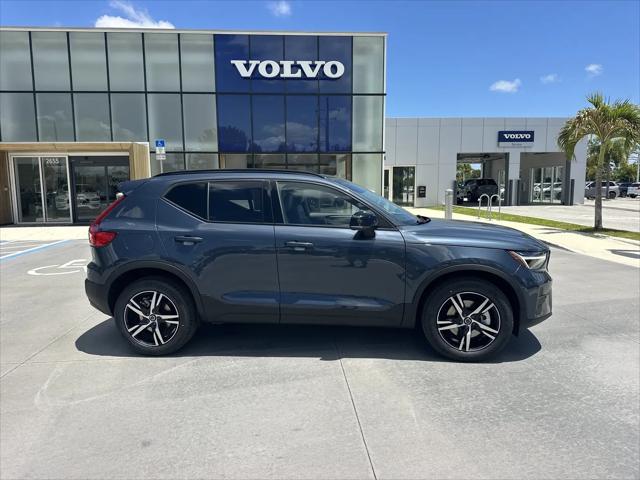 2026 Volvo XC40 Core, B5 AWD Gas mild hybrid, Dark