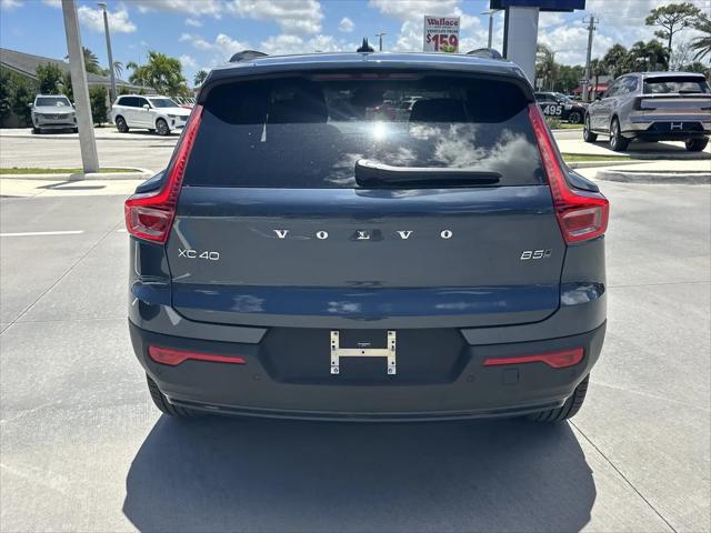 2026 Volvo XC40 Core, B5 AWD Gas mild hybrid, Dark