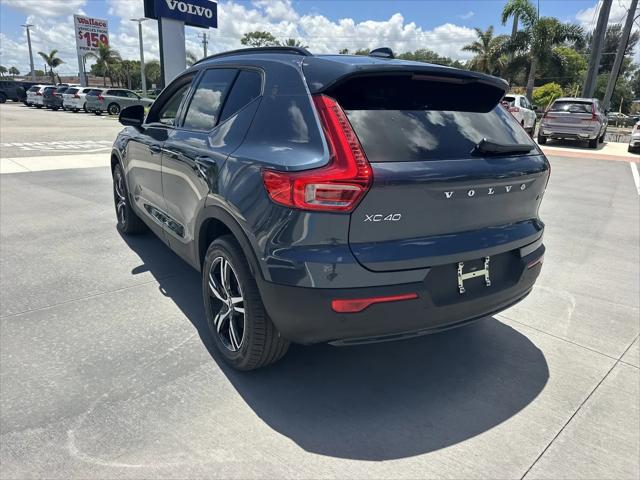 2026 Volvo XC40 Core, B5 AWD Gas mild hybrid, Dark