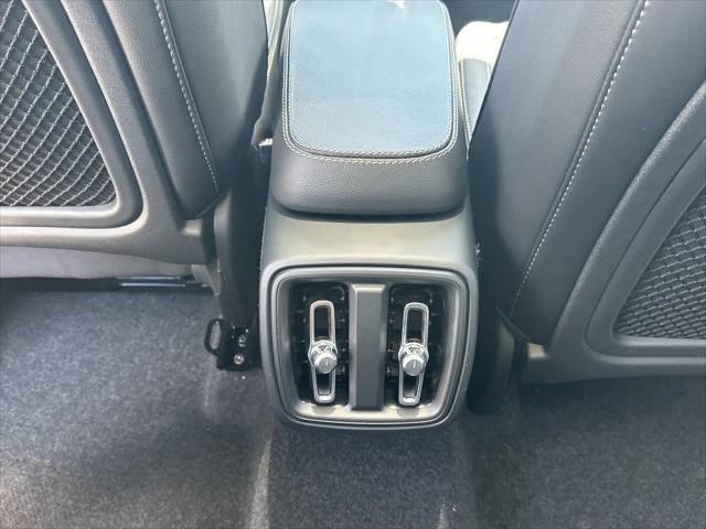 2026 Volvo XC40 Core, B5 AWD Gas mild hybrid, Dark