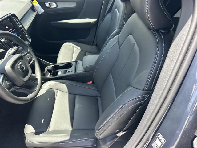 2026 Volvo XC40 Core, B5 AWD Gas mild hybrid, Dark