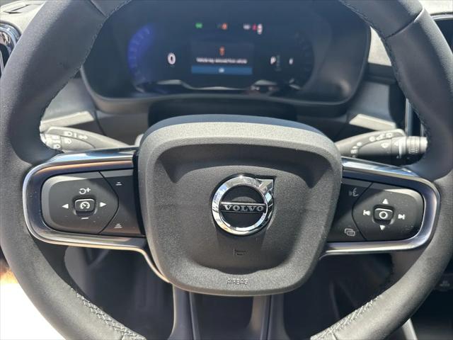 2026 Volvo XC40 Core, B5 AWD Gas mild hybrid, Dark