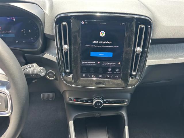2026 Volvo XC40 Core, B5 AWD Gas mild hybrid, Dark