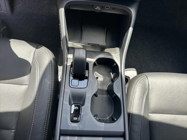 2026 Volvo XC40 Core, B5 AWD Gas mild hybrid, Dark