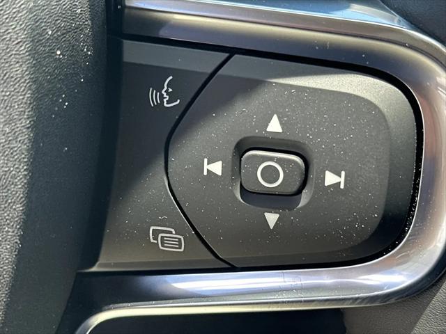 2026 Volvo XC40 Core, B5 AWD Gas mild hybrid, Dark