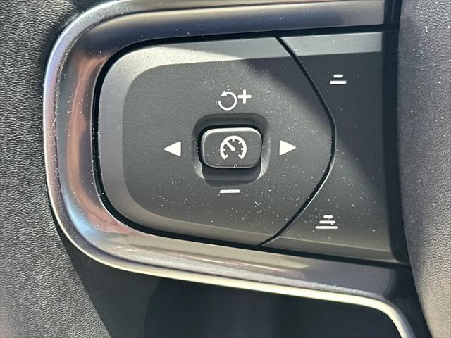 2026 Volvo XC40 Core, B5 AWD Gas mild hybrid, Dark