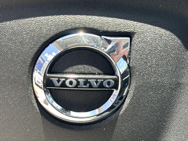 2026 Volvo XC40 Core, B5 AWD Gas mild hybrid, Dark