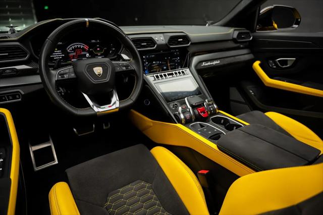 2021 Lamborghini Urus Pearl Capsule