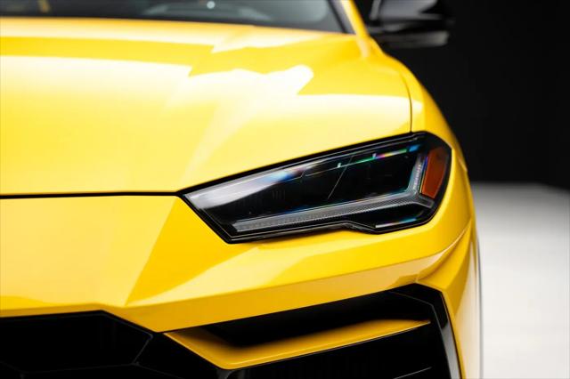 2021 Lamborghini Urus Pearl Capsule
