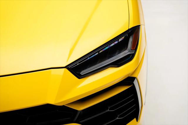 2021 Lamborghini Urus Pearl Capsule