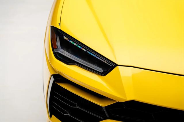 2021 Lamborghini Urus Pearl Capsule