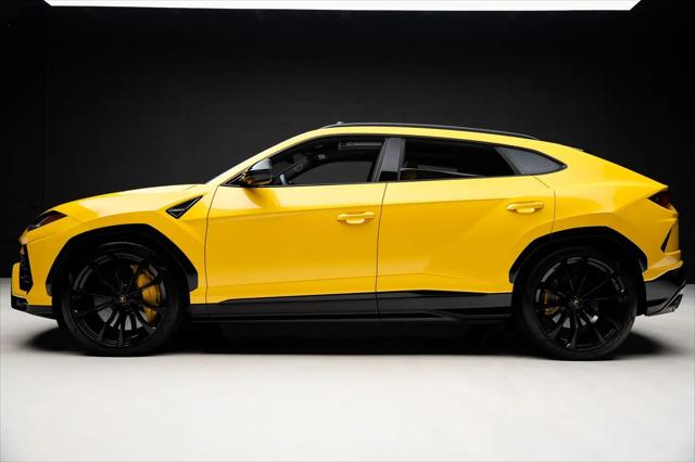 2021 Lamborghini Urus Pearl Capsule
