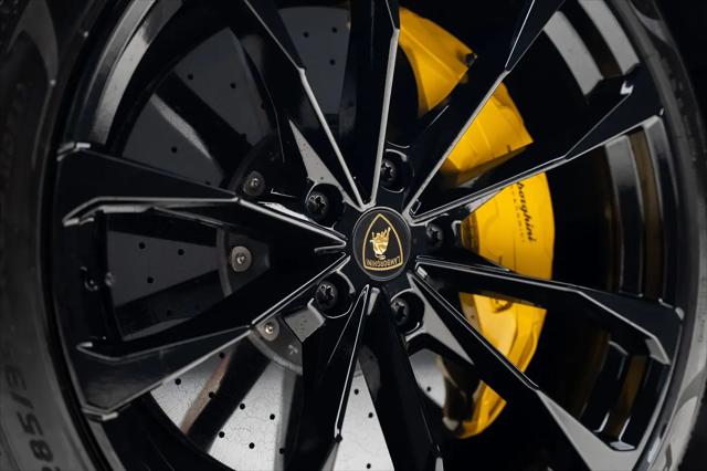 2021 Lamborghini Urus Pearl Capsule