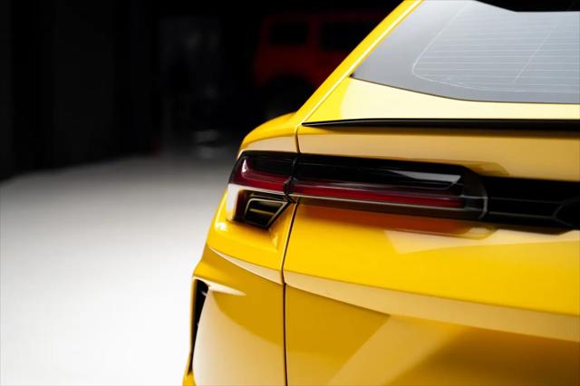 2021 Lamborghini Urus Pearl Capsule