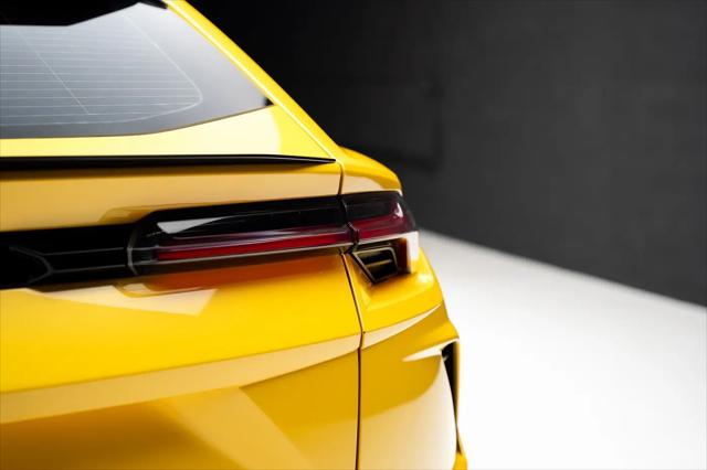 2021 Lamborghini Urus Pearl Capsule