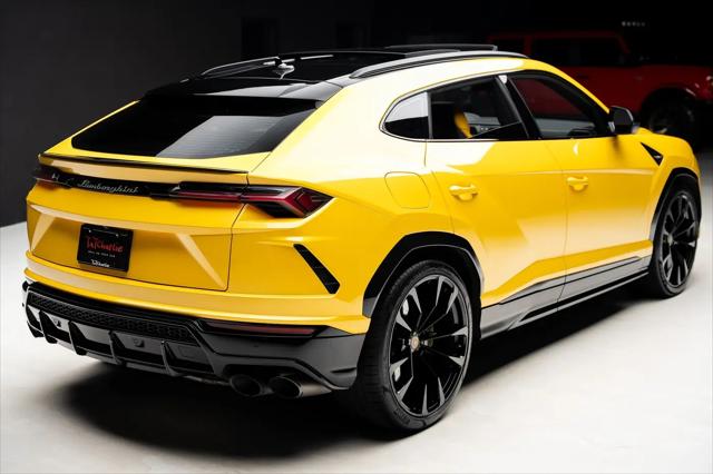 2021 Lamborghini Urus Pearl Capsule