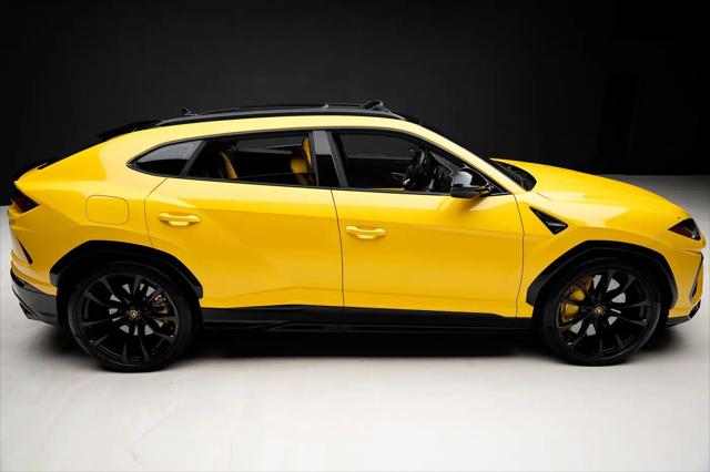 2021 Lamborghini Urus Pearl Capsule
