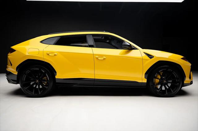 2021 Lamborghini Urus Pearl Capsule