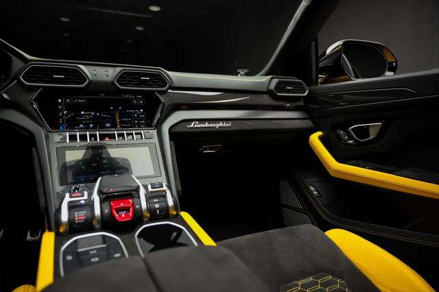 2021 Lamborghini Urus Pearl Capsule