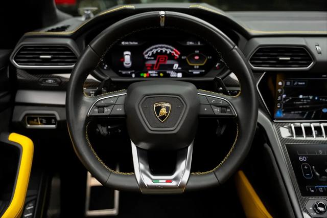 2021 Lamborghini Urus Pearl Capsule
