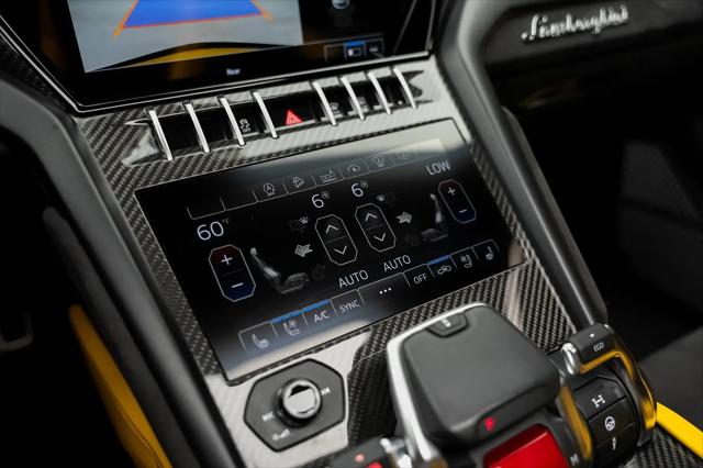 2021 Lamborghini Urus Pearl Capsule