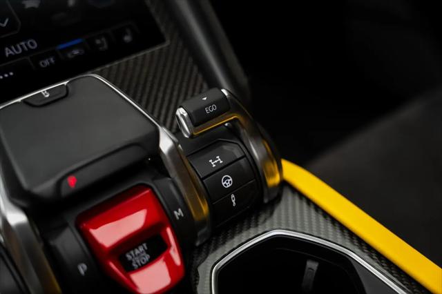 2021 Lamborghini Urus Pearl Capsule