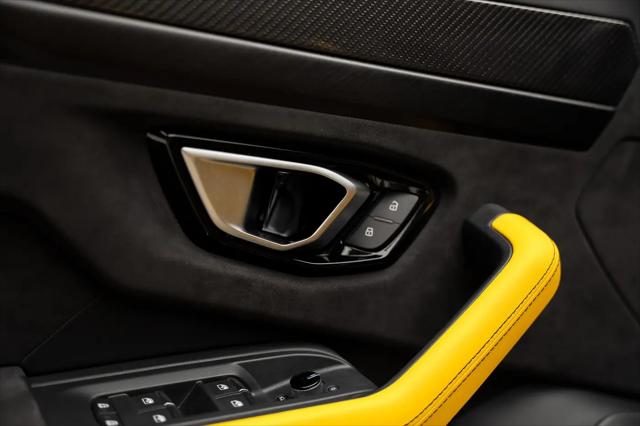 2021 Lamborghini Urus Pearl Capsule