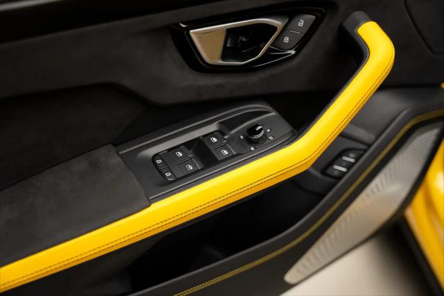 2021 Lamborghini Urus Pearl Capsule