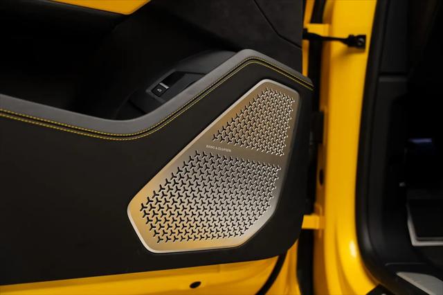 2021 Lamborghini Urus Pearl Capsule