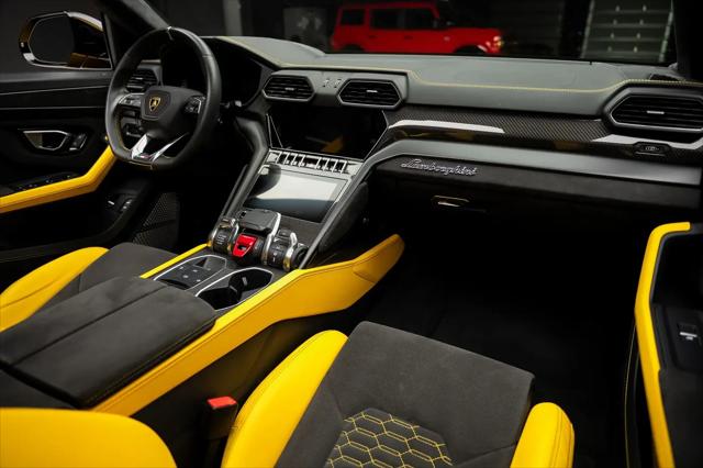 2021 Lamborghini Urus Pearl Capsule