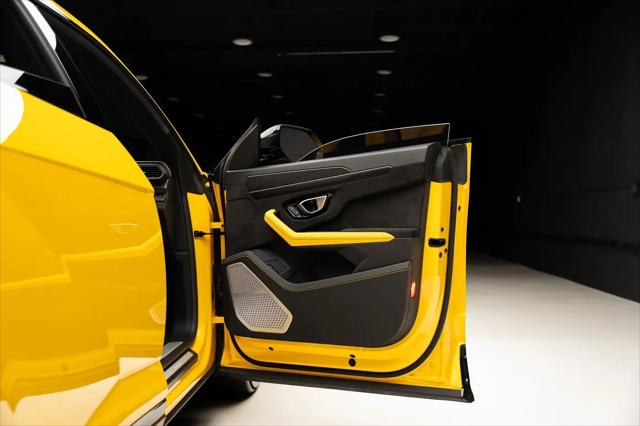 2021 Lamborghini Urus Pearl Capsule