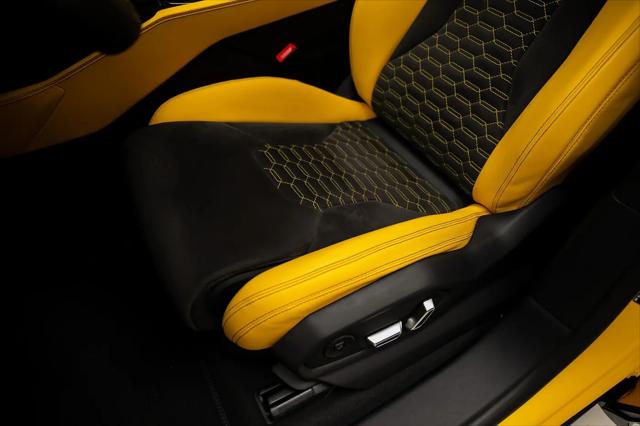 2021 Lamborghini Urus Pearl Capsule