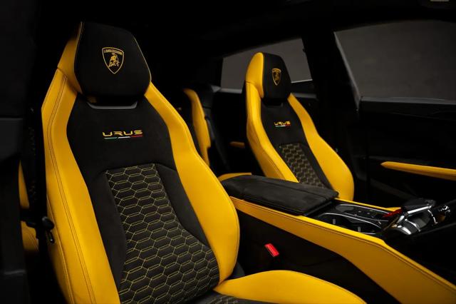 2021 Lamborghini Urus Pearl Capsule